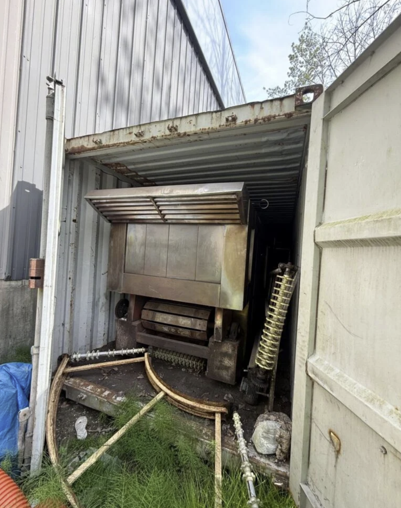 Shipping container removal in Metro Vancouver